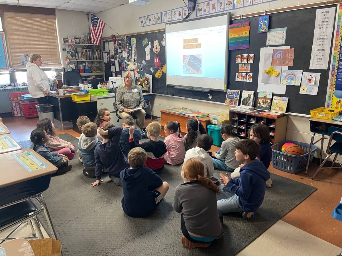 FH Gale Carter reading to 1st grade class