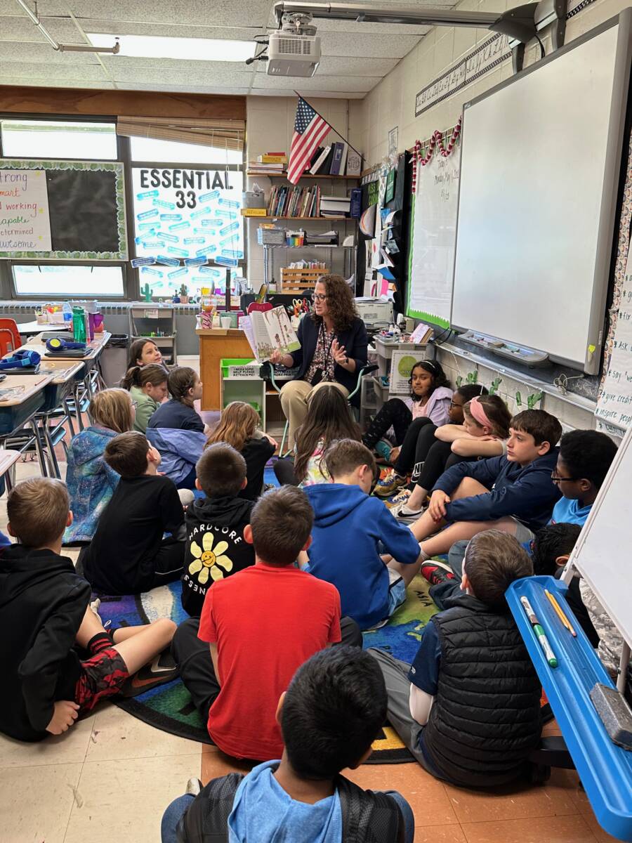 FH Kim Nelly reading to 4th grade class