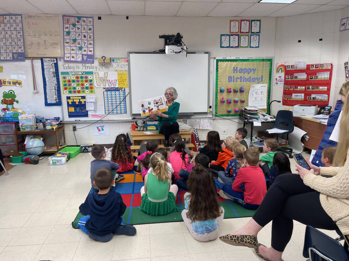 FH Linda Fuller reading to K class