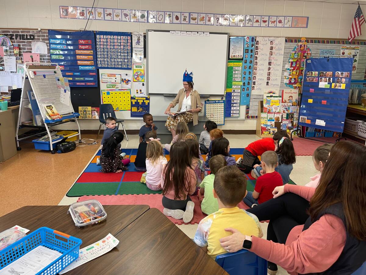 FH Vida Stone reading to K class
